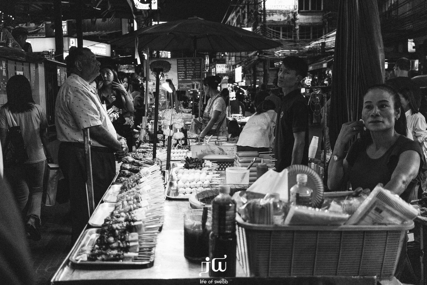 The streets around Nana BTS at night.